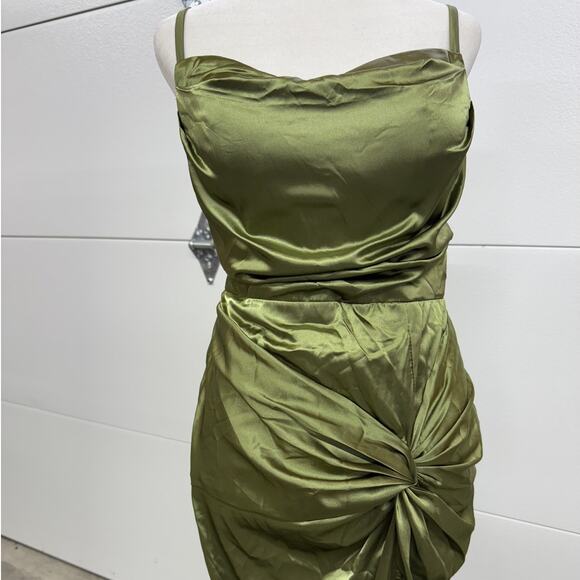Lindo Noiva Satin Bridesmaid Dress Spaghetti Straps Cowl with Slit Size 8 NWT - Picture 3 of 5